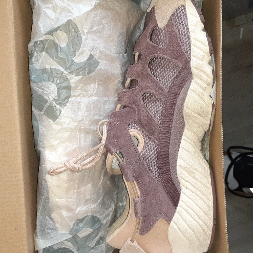 Asics Tiger  (GEL-MAI)